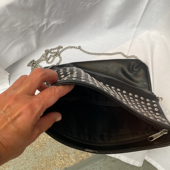 Black purse from H&M. Silver chain. Great condition - Picture 3 of 3
